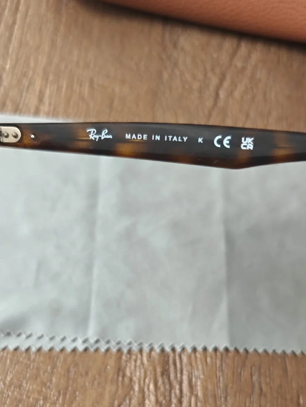 Ray-Ban Tortoiseshell Brown Sunglasses with Brown Case